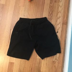 Old Navy short black.